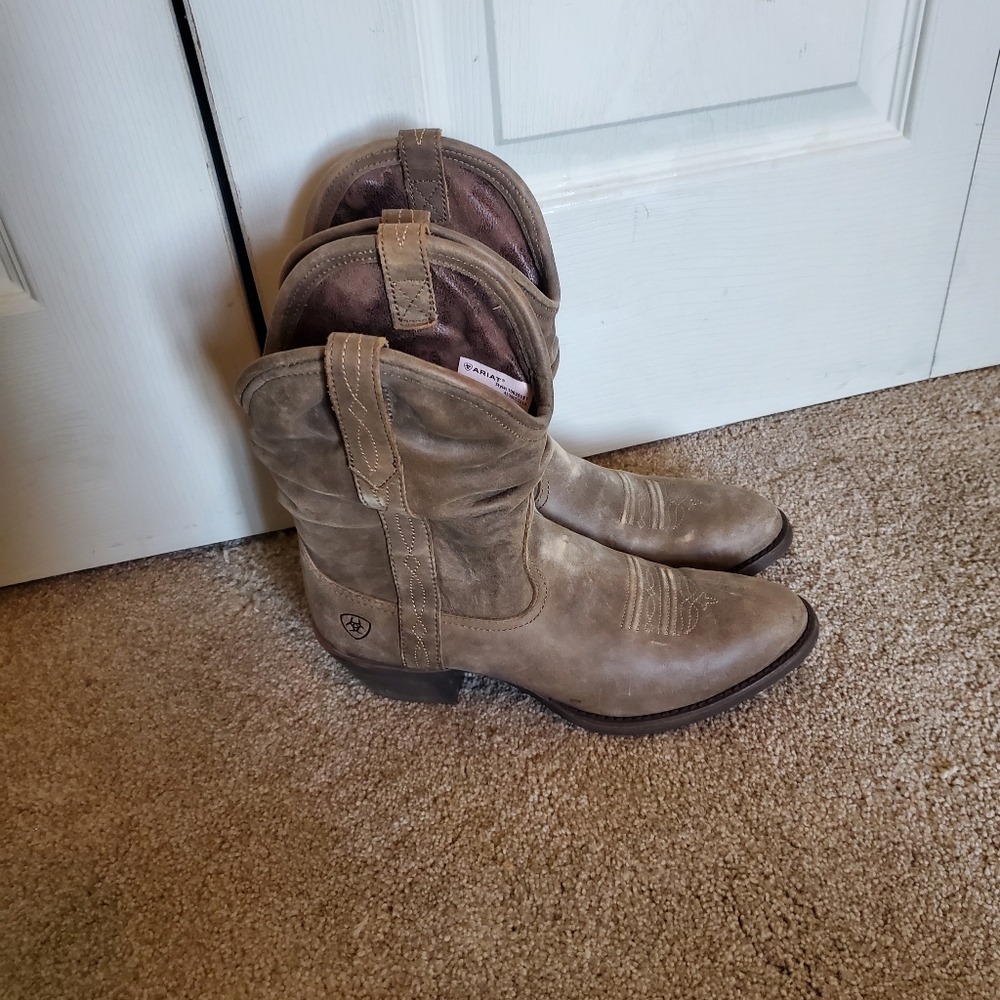 Suede booties - Picture 2 of 5